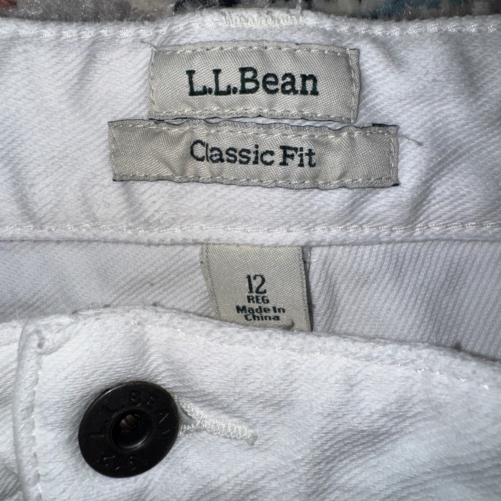 Women’s L.L. Bean Classic Fit White Cropped Denim
Size 12 - Picture 4 of 5